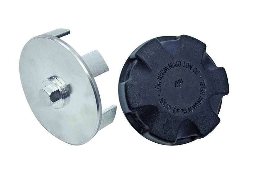 Cooler lid removal tool for BMW